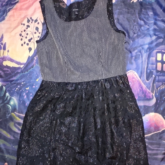 Gothic Lace Dress - Picture 11 of 16